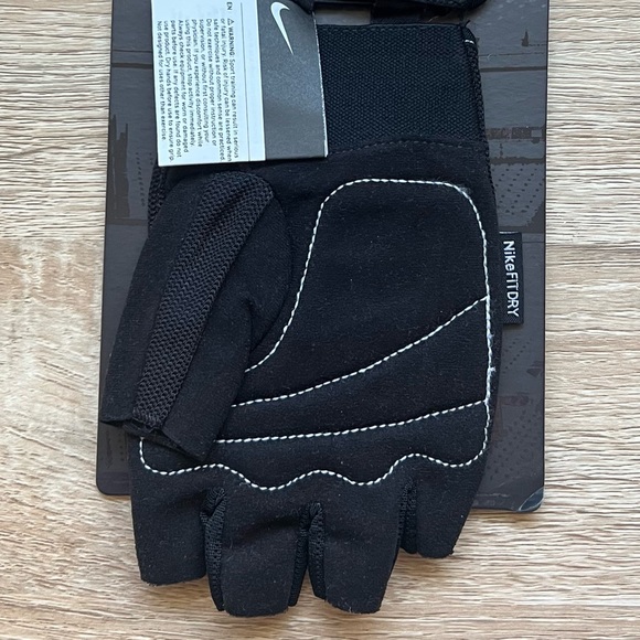 NWT: Nike Men’s Fundamental Training Gloves sz: L - Picture 4 of 5